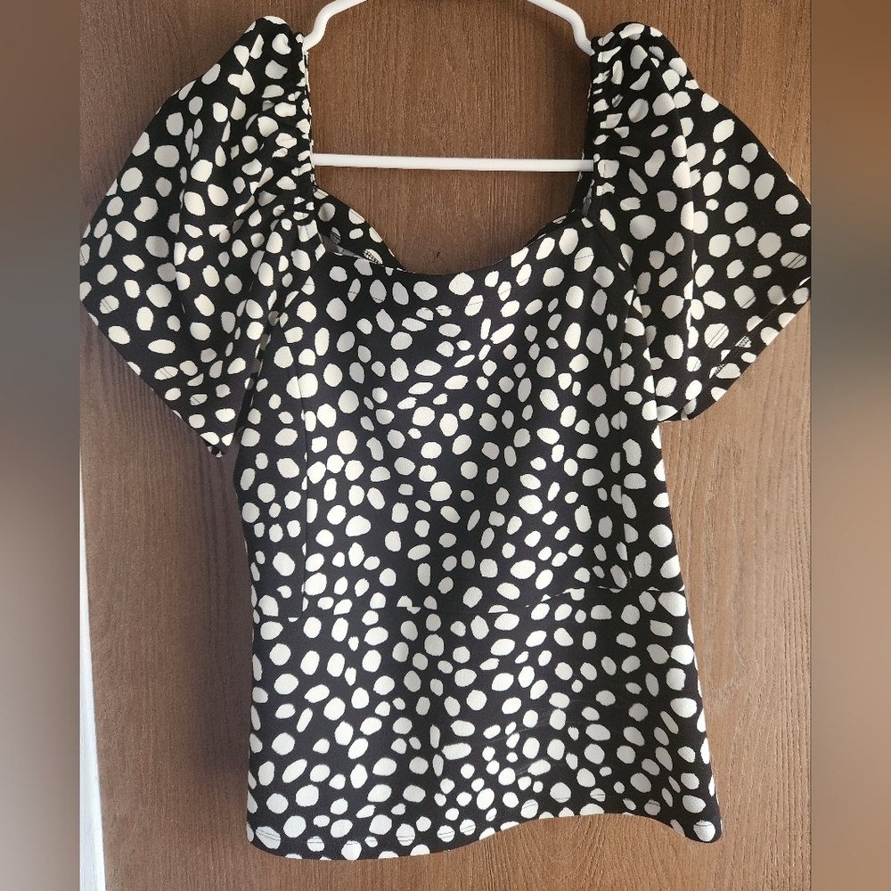 Ann Taylor Black and White Ruched Puff Sleeve Top - Picture 1 of 3
